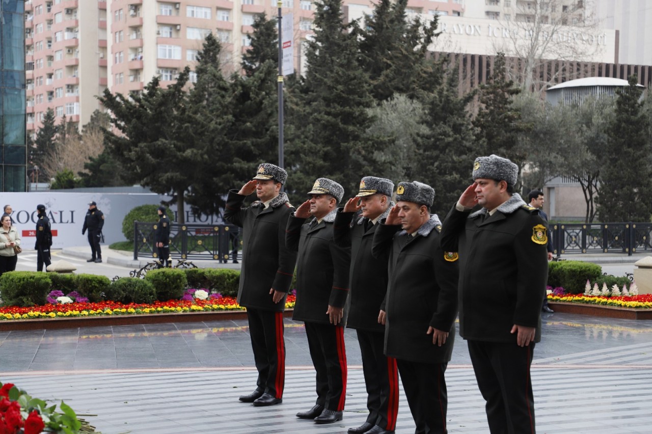 Dövlət Xidmətinin rəhbərliyi Xocalı soyqırımı abidəsini ziyarət edib - FOTOLAR